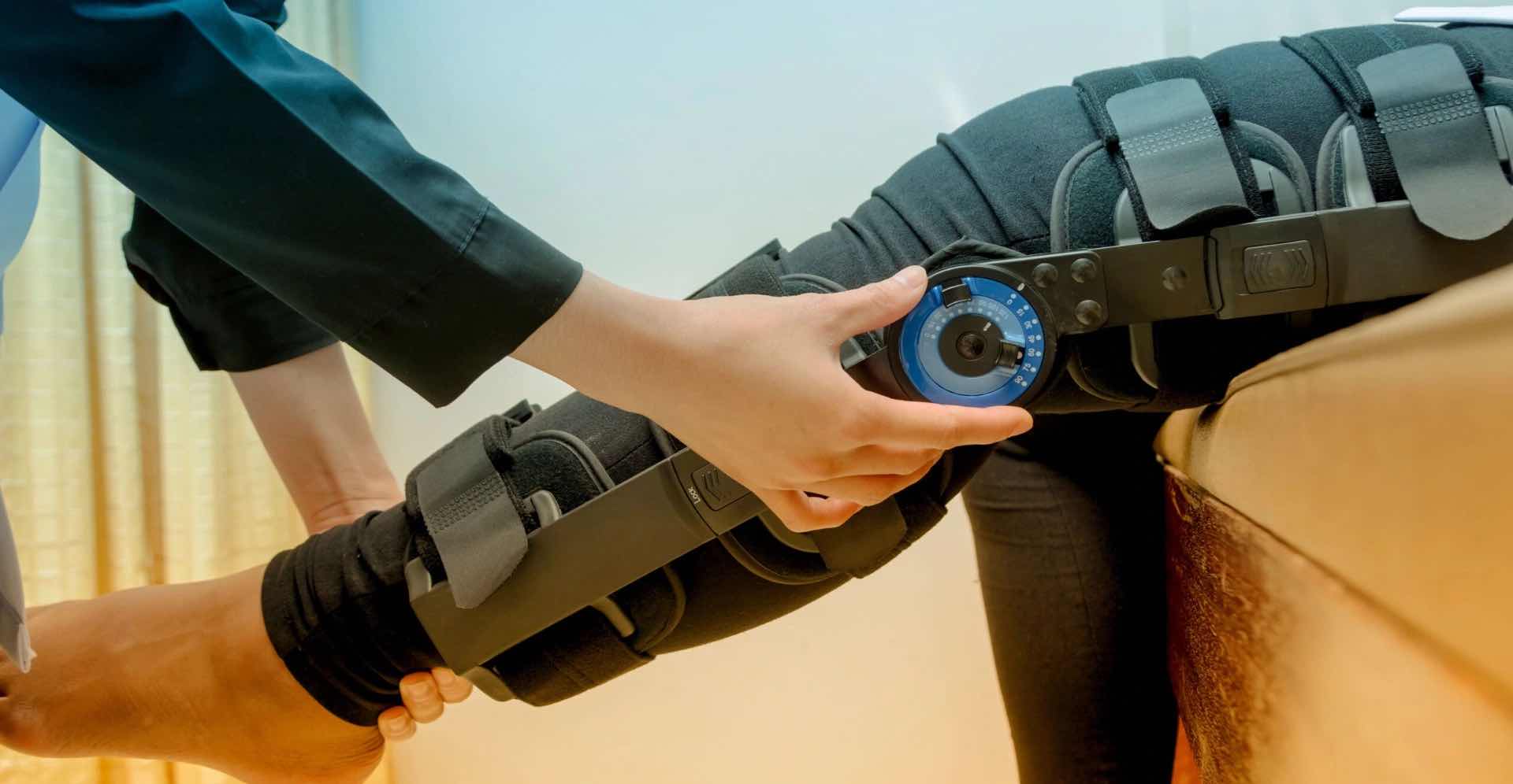 Knee rehabilitation with advanced brace technology